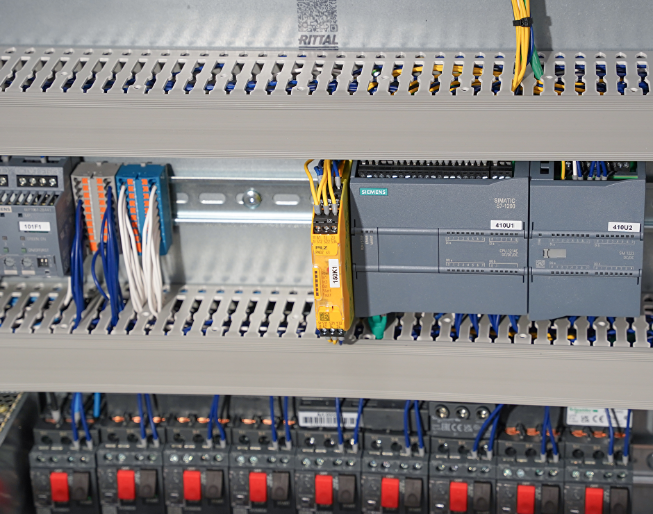 Paneelbouw en besturingskasten die betrouwbaarheid in machinebouw garanderen